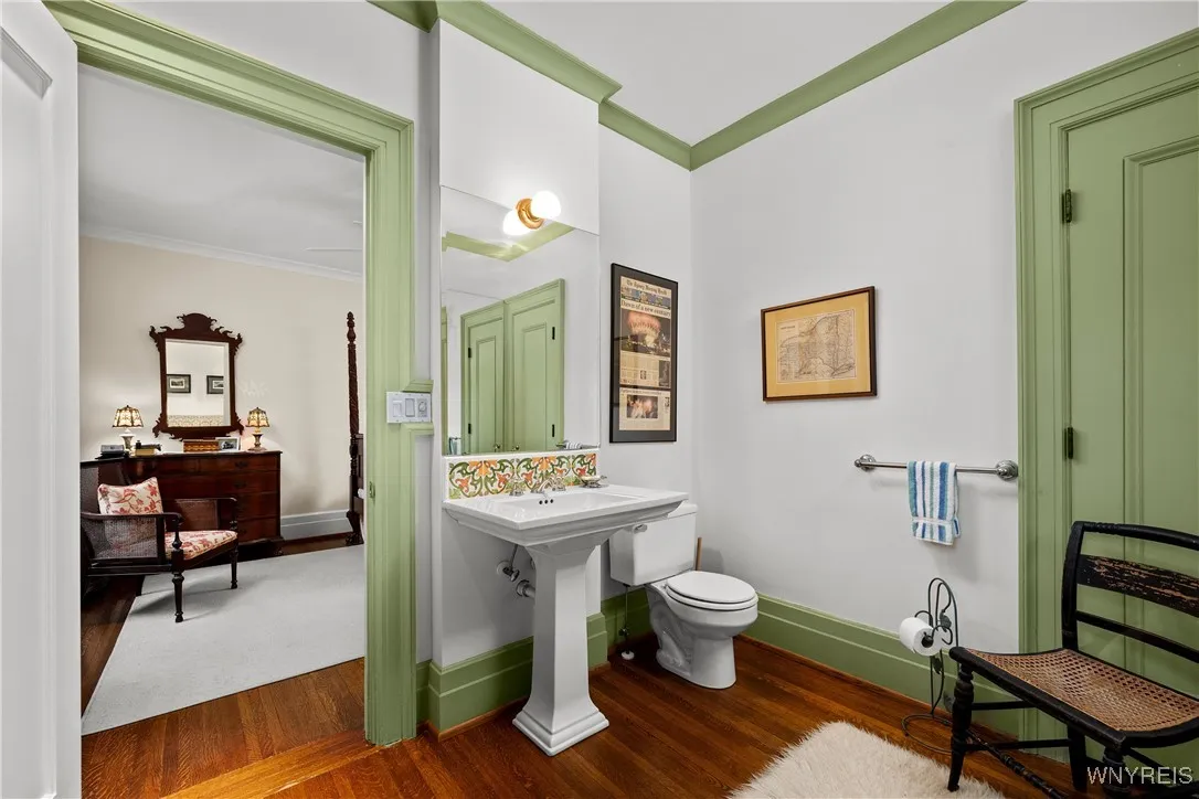 107 Oakland Place 1, Buffalo, New York 14222, Buffalo, New York 14222, 2 Bedrooms Bedrooms, 9 Rooms Rooms,2 BathroomsBathrooms,Residential,For Sale,107 Oakland Place 1, Buffalo, New York 14222,B1619249