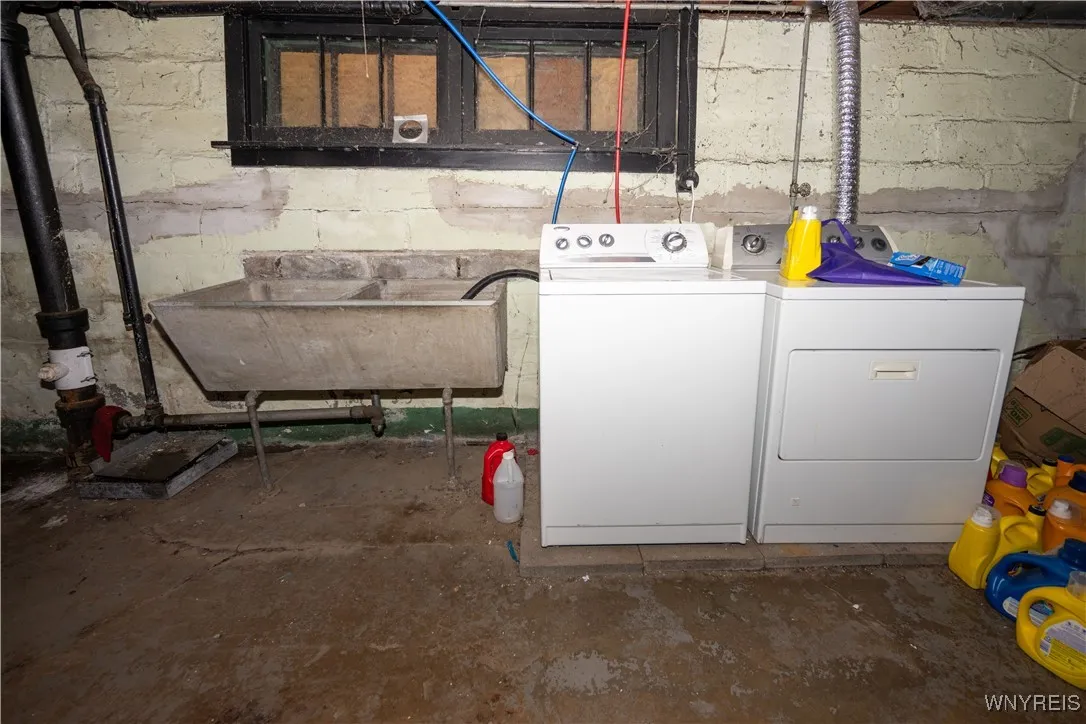 181 Ericson Avenue, Buffalo, New York 14215, Buffalo, New York 14215, 3 Bedrooms Bedrooms, 6 Rooms Rooms,1 BathroomBathrooms,Residential,For Sale,181 Ericson Avenue, Buffalo, New York 14215,B1619199