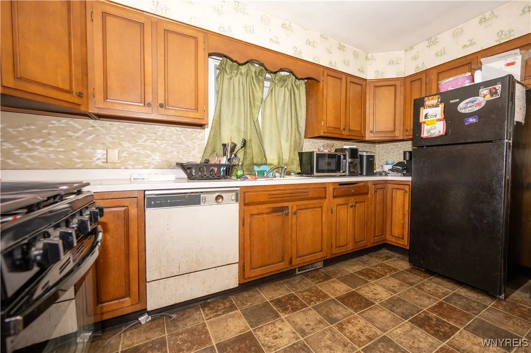181 Ericson Avenue, Buffalo, New York 14215, Buffalo, New York 14215, 3 Bedrooms Bedrooms, 6 Rooms Rooms,1 BathroomBathrooms,Residential,For Sale,181 Ericson Avenue, Buffalo, New York 14215,B1619199