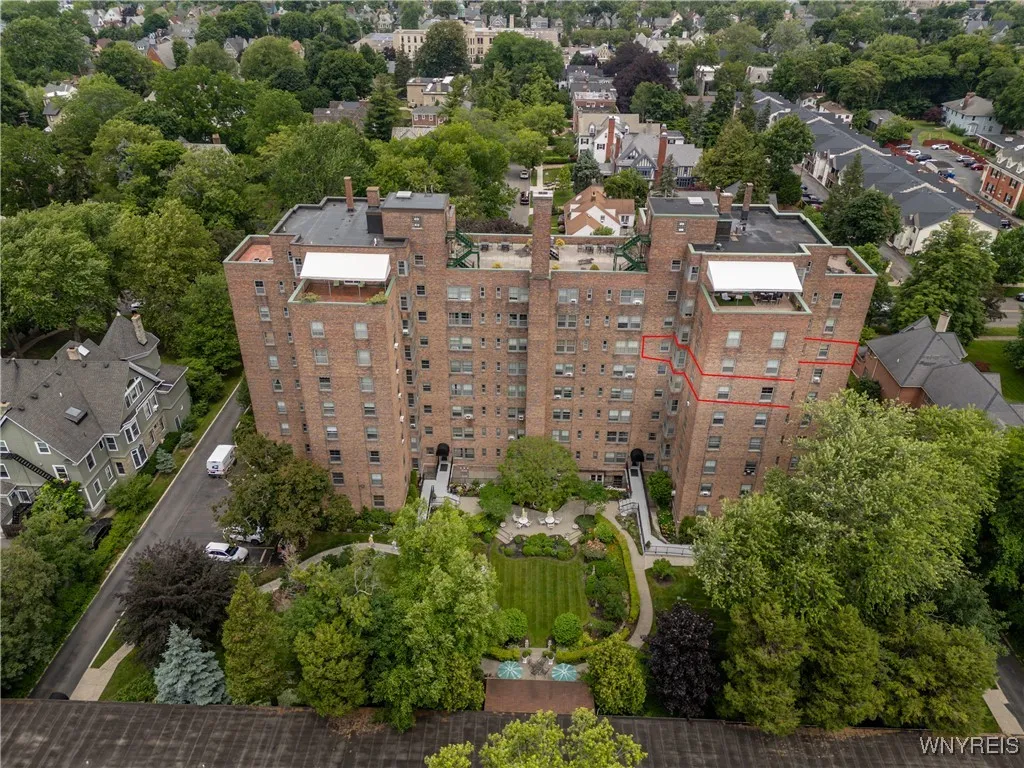 Buffalo, New York 14222, 2 Bedrooms Bedrooms, 8 Rooms Rooms,2 BathroomsBathrooms,Residential,For Sale,B1619548