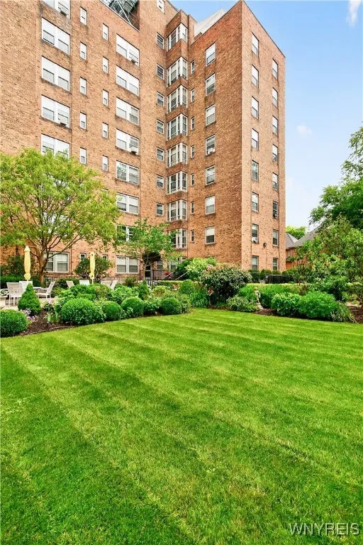 Buffalo, New York 14222, 2 Bedrooms Bedrooms, 8 Rooms Rooms,2 BathroomsBathrooms,Residential,For Sale,B1619548