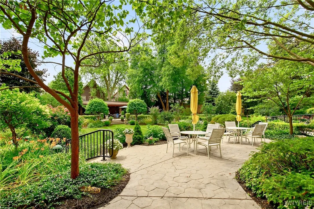 Buffalo, New York 14222, 2 Bedrooms Bedrooms, 8 Rooms Rooms,2 BathroomsBathrooms,Residential,For Sale,B1619548