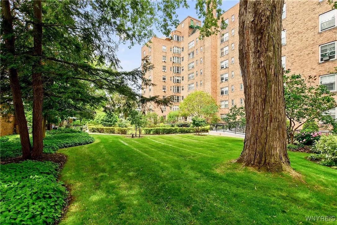 Buffalo, New York 14222, 2 Bedrooms Bedrooms, 8 Rooms Rooms,2 BathroomsBathrooms,Residential,For Sale,B1619548