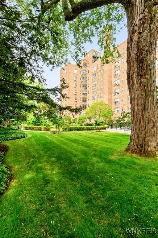Buffalo, New York 14222, 2 Bedrooms Bedrooms, 8 Rooms Rooms,2 BathroomsBathrooms,Residential,For Sale,B1619548