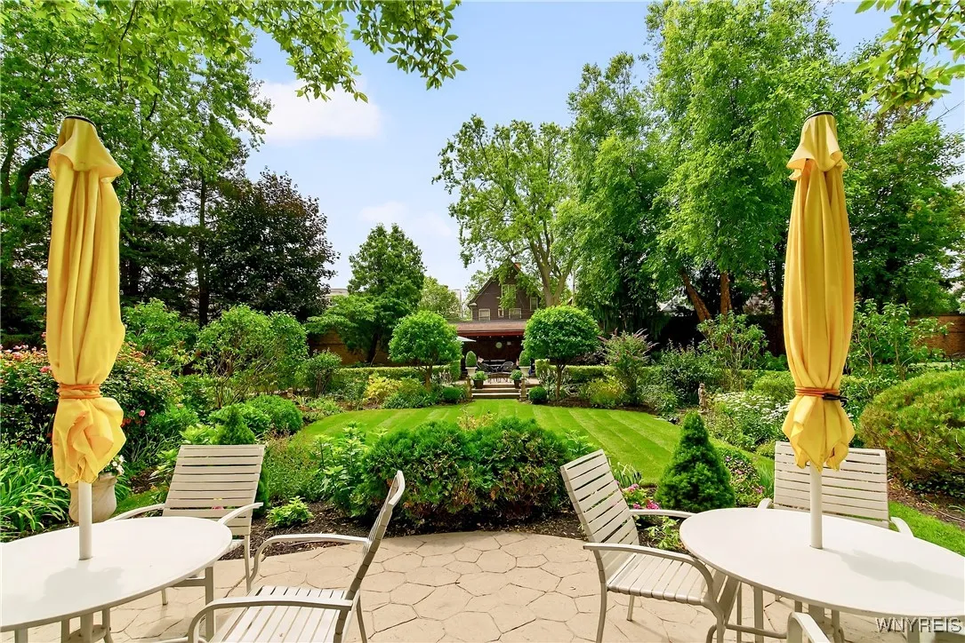 Buffalo, New York 14222, 2 Bedrooms Bedrooms, 8 Rooms Rooms,2 BathroomsBathrooms,Residential,For Sale,B1619548