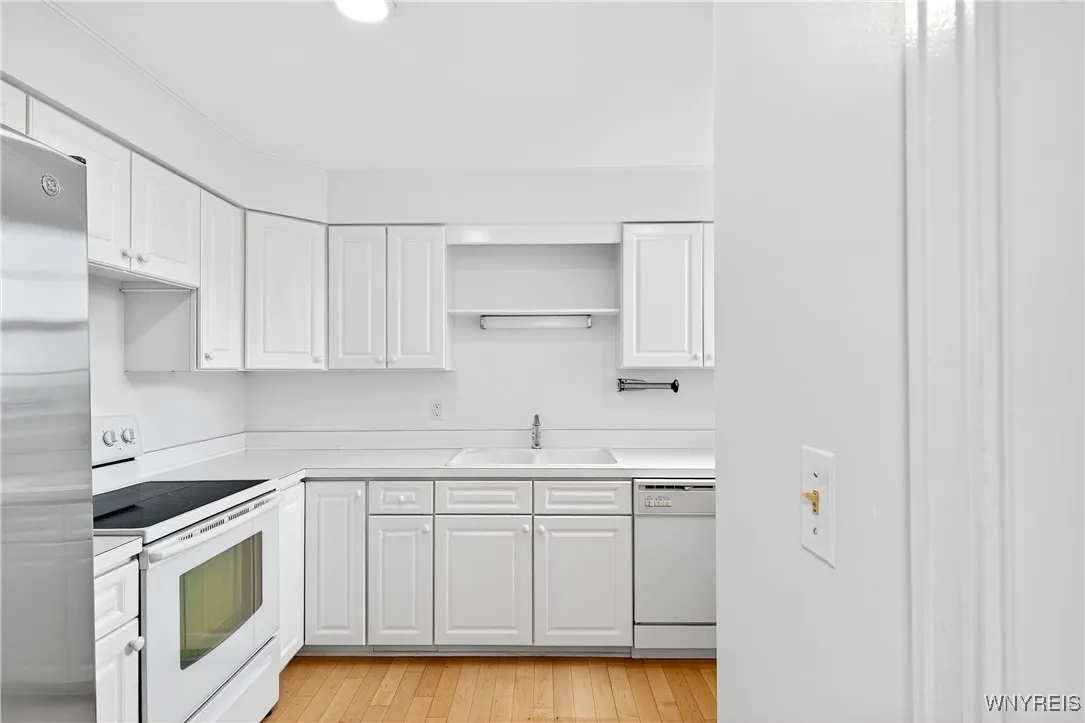 Buffalo, New York 14222, 2 Bedrooms Bedrooms, 8 Rooms Rooms,2 BathroomsBathrooms,Residential,For Sale,B1619548