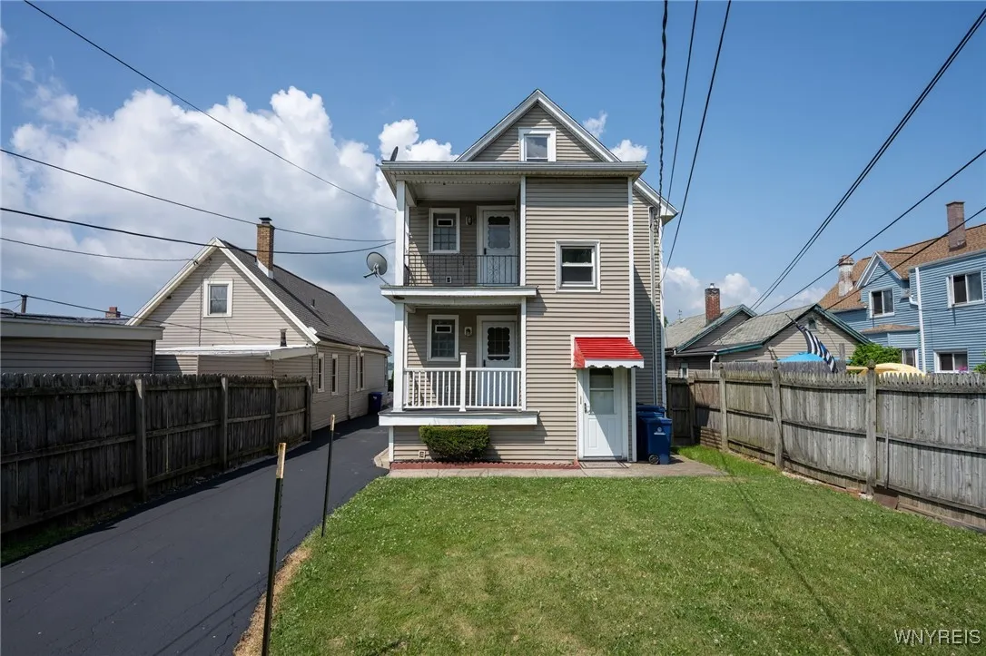 2363 Niagara Street, Buffalo, New York 14207, Buffalo, New York 14207, 7 Bedrooms Bedrooms, ,3 BathroomsBathrooms,Residential,For Sale,2363 Niagara Street, Buffalo, New York 14207,B1621680