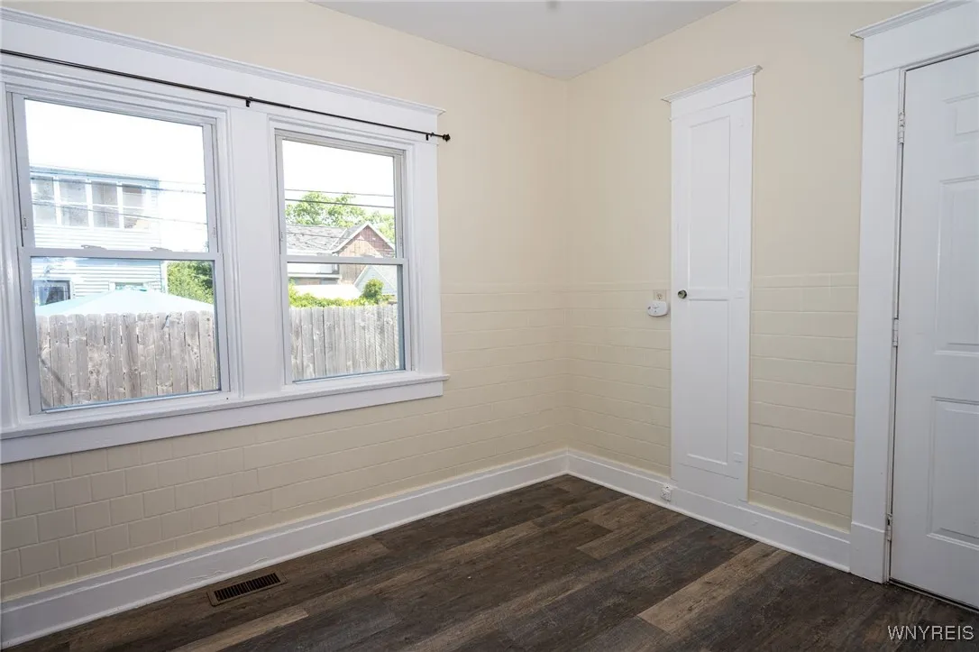 2363 Niagara Street, Buffalo, New York 14207, Buffalo, New York 14207, 7 Bedrooms Bedrooms, ,3 BathroomsBathrooms,Residential,For Sale,2363 Niagara Street, Buffalo, New York 14207,B1621680
