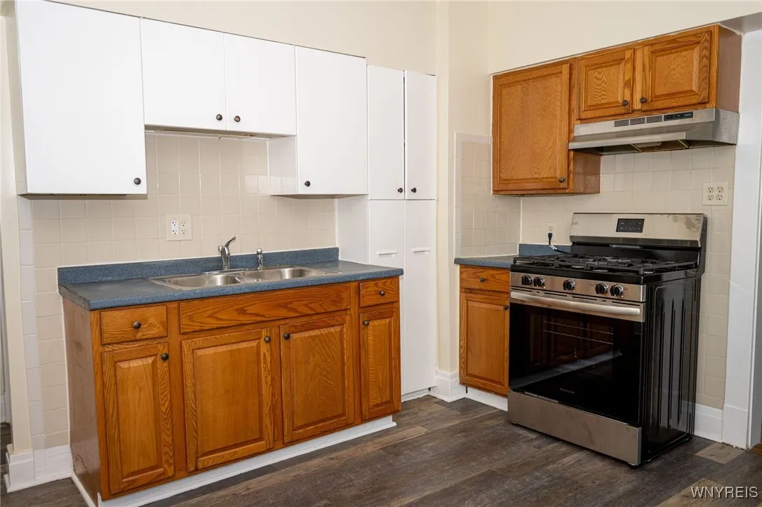2363 Niagara Street, Buffalo, New York 14207, Buffalo, New York 14207, 7 Bedrooms Bedrooms, ,3 BathroomsBathrooms,Residential,For Sale,2363 Niagara Street, Buffalo, New York 14207,B1621680