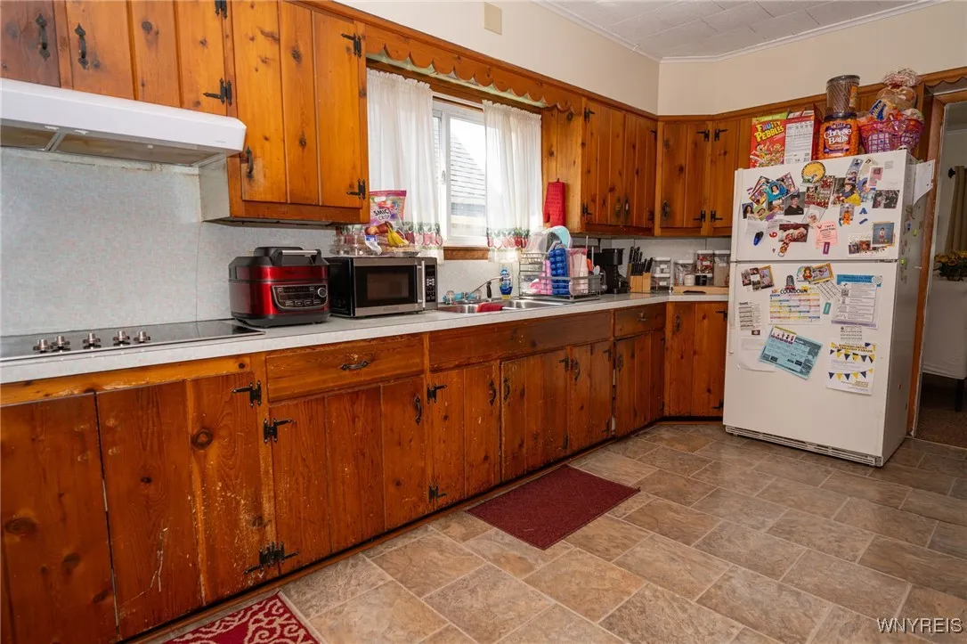 2363 Niagara Street, Buffalo, New York 14207, Buffalo, New York 14207, 7 Bedrooms Bedrooms, ,3 BathroomsBathrooms,Residential,For Sale,2363 Niagara Street, Buffalo, New York 14207,B1621680