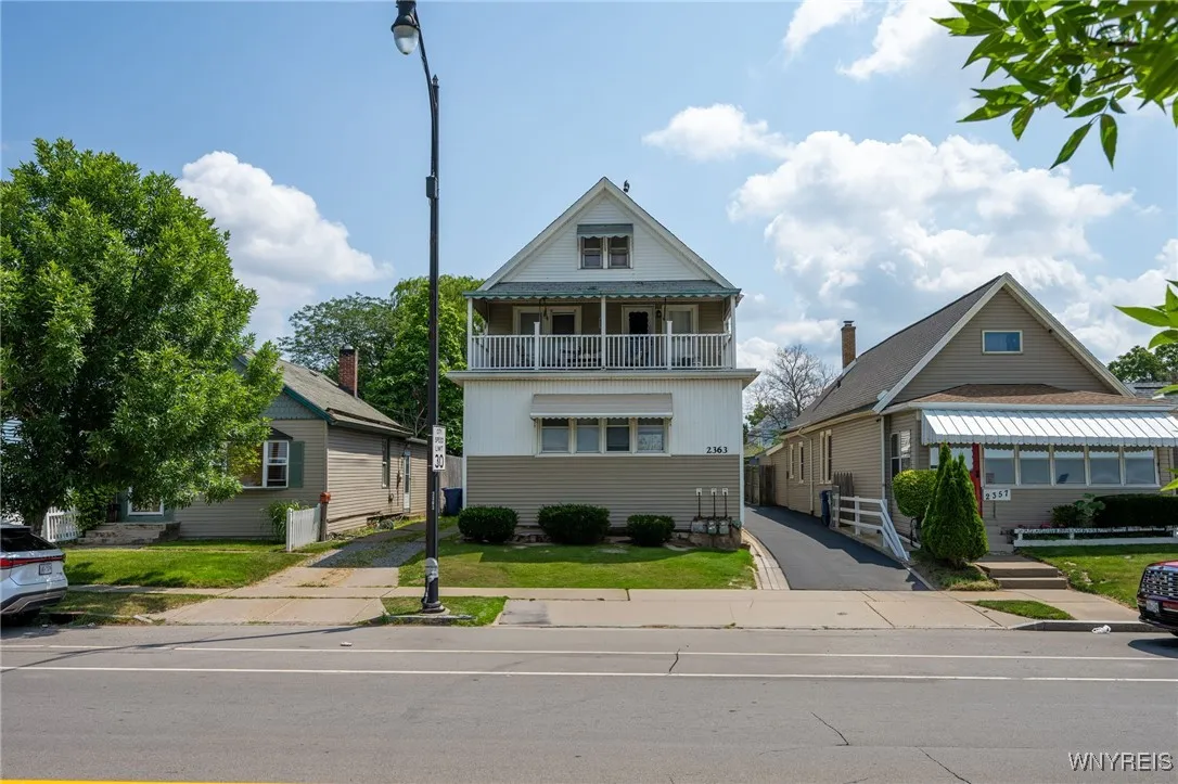 2363 Niagara Street, Buffalo, New York 14207, Buffalo, New York 14207, 7 Bedrooms Bedrooms, ,3 BathroomsBathrooms,Residential,For Sale,2363 Niagara Street, Buffalo, New York 14207,B1621680