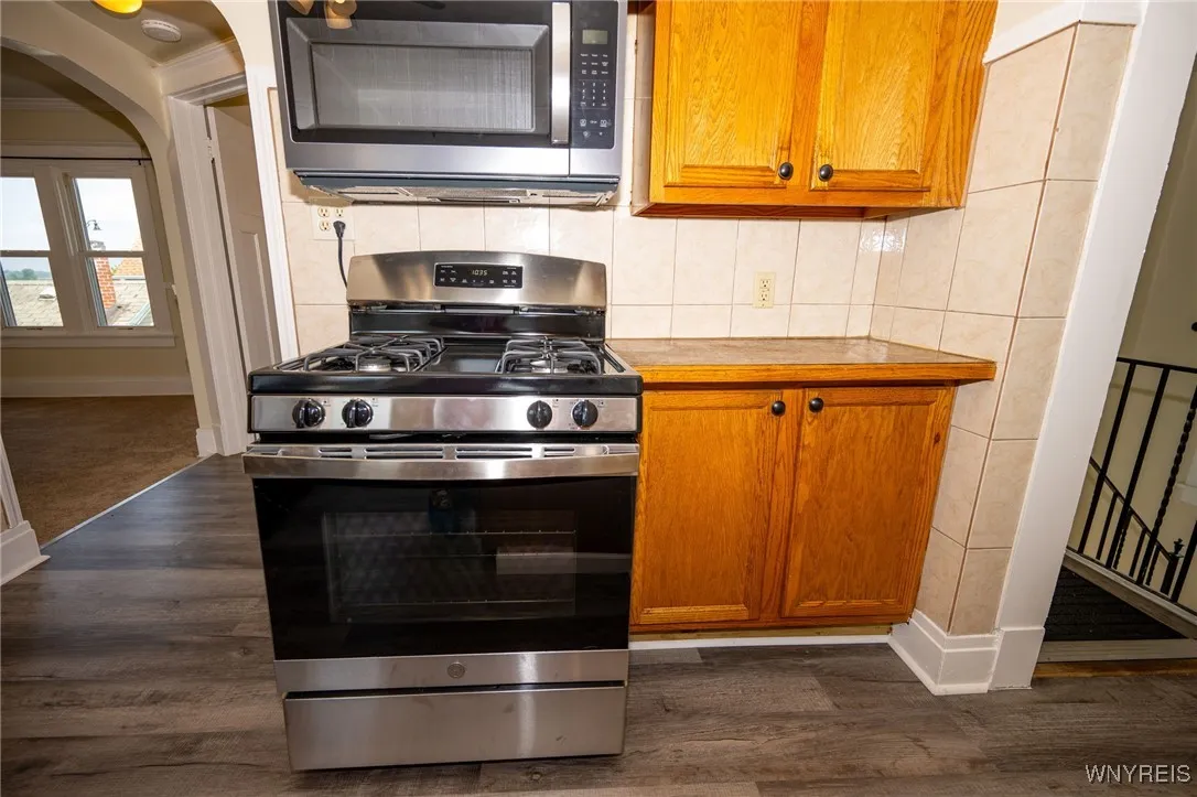 2363 Niagara Street, Buffalo, New York 14207, Buffalo, New York 14207, 7 Bedrooms Bedrooms, ,3 BathroomsBathrooms,Residential,For Sale,2363 Niagara Street, Buffalo, New York 14207,B1621680