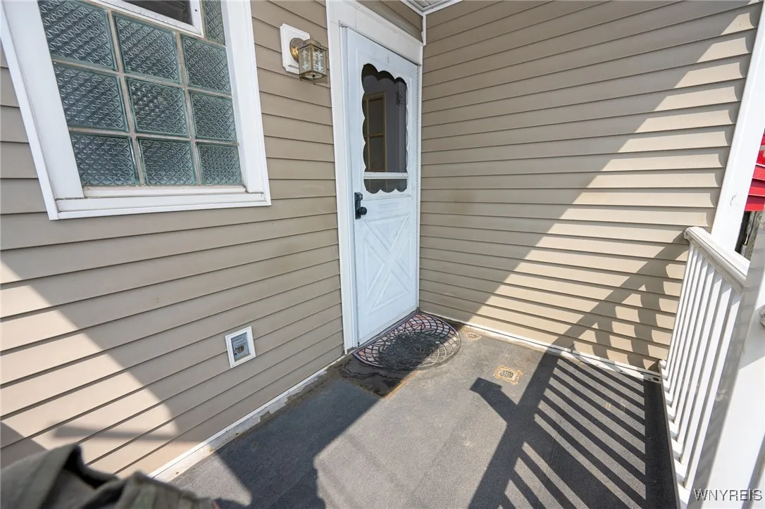 2363 Niagara Street, Buffalo, New York 14207, Buffalo, New York 14207, 7 Bedrooms Bedrooms, ,3 BathroomsBathrooms,Residential,For Sale,2363 Niagara Street, Buffalo, New York 14207,B1621680