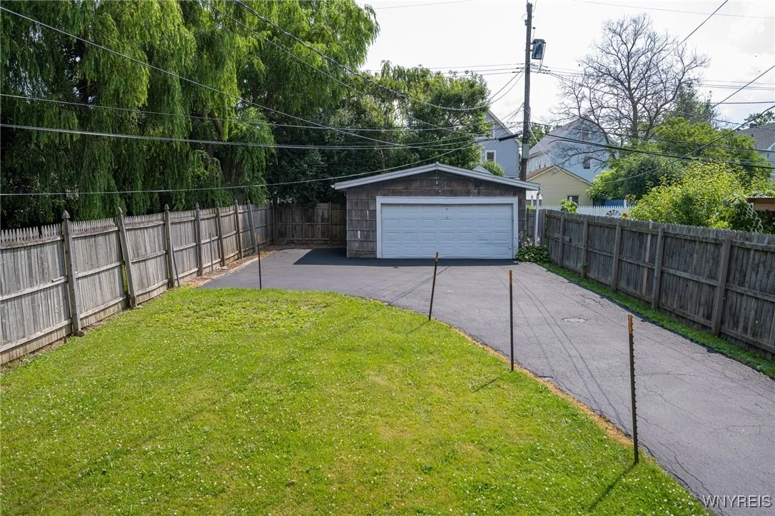 2363 Niagara Street, Buffalo, New York 14207, Buffalo, New York 14207, 7 Bedrooms Bedrooms, ,3 BathroomsBathrooms,Residential,For Sale,2363 Niagara Street, Buffalo, New York 14207,B1621680