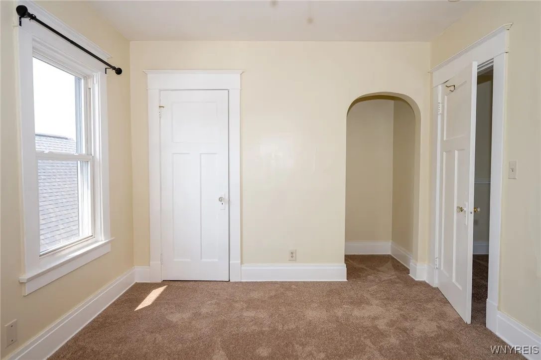 2363 Niagara Street, Buffalo, New York 14207, Buffalo, New York 14207, 7 Bedrooms Bedrooms, ,3 BathroomsBathrooms,Residential,For Sale,2363 Niagara Street, Buffalo, New York 14207,B1621680
