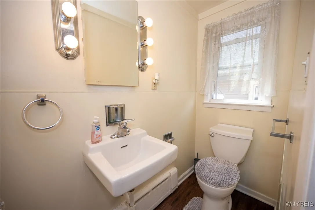 2363 Niagara Street, Buffalo, New York 14207, Buffalo, New York 14207, 7 Bedrooms Bedrooms, ,3 BathroomsBathrooms,Residential,For Sale,2363 Niagara Street, Buffalo, New York 14207,B1621680