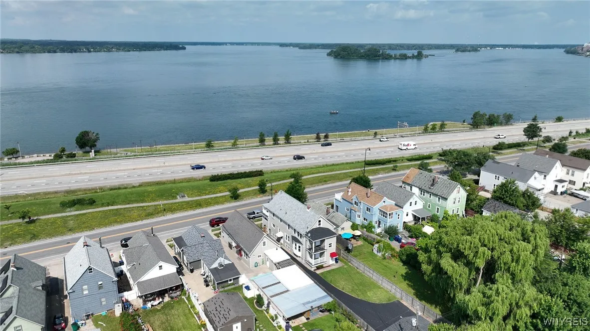 2363 Niagara Street, Buffalo, New York 14207, Buffalo, New York 14207, 7 Bedrooms Bedrooms, ,3 BathroomsBathrooms,Residential,For Sale,2363 Niagara Street, Buffalo, New York 14207,B1621680