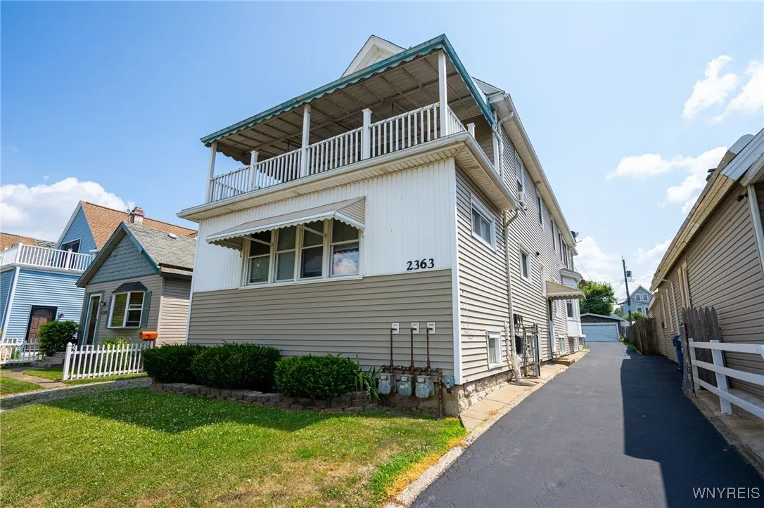 2363 Niagara Street, Buffalo, New York 14207, Buffalo, New York 14207, 7 Bedrooms Bedrooms, ,3 BathroomsBathrooms,Residential,For Sale,2363 Niagara Street, Buffalo, New York 14207,B1621680