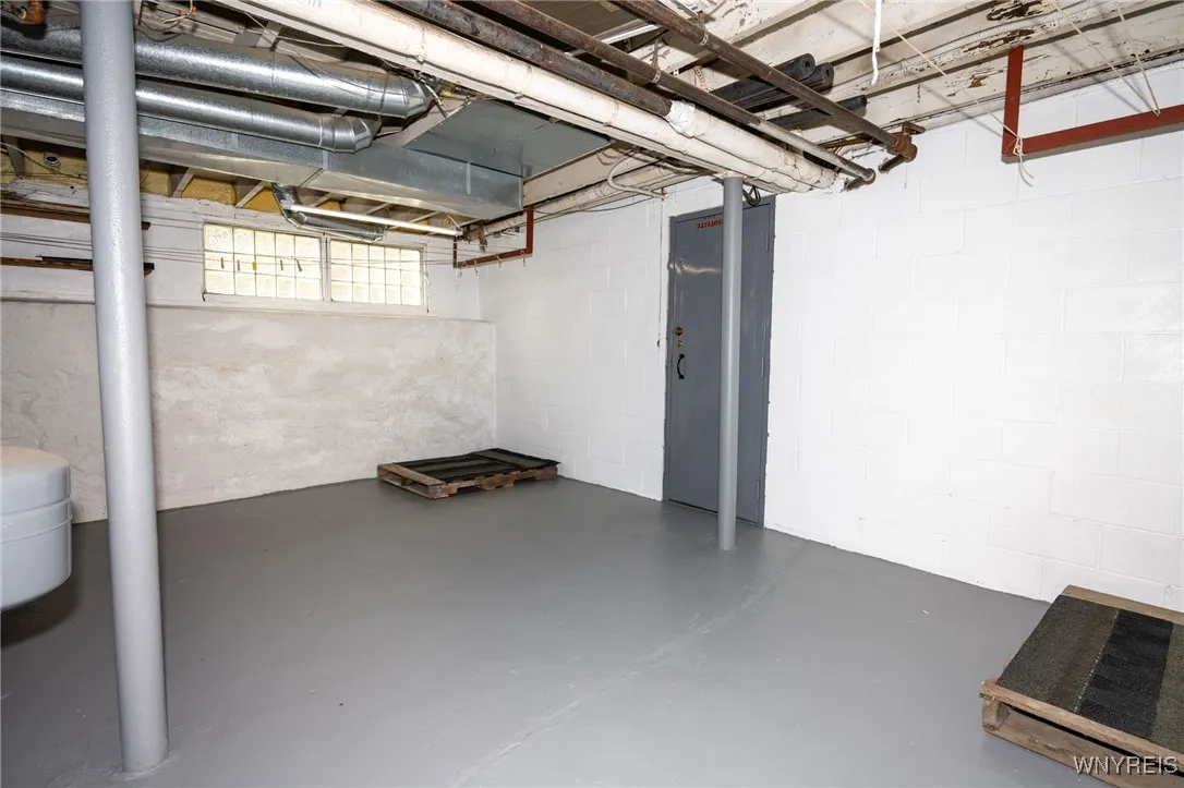 2363 Niagara Street, Buffalo, New York 14207, Buffalo, New York 14207, 7 Bedrooms Bedrooms, ,3 BathroomsBathrooms,Residential,For Sale,2363 Niagara Street, Buffalo, New York 14207,B1621680