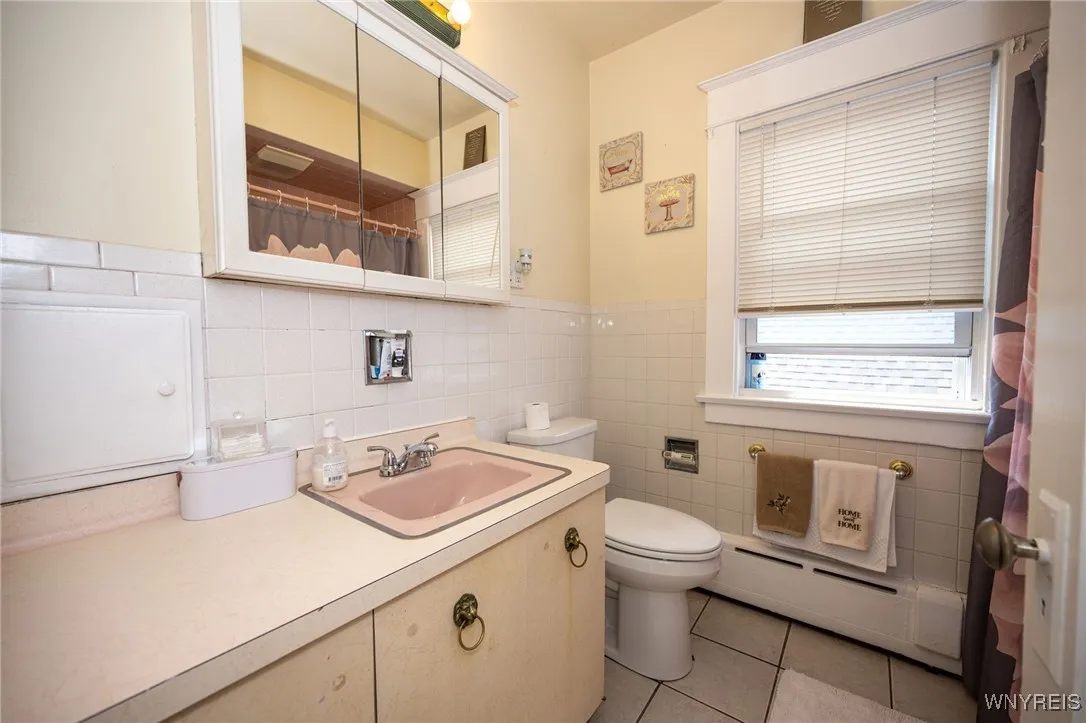 2363 Niagara Street, Buffalo, New York 14207, Buffalo, New York 14207, 7 Bedrooms Bedrooms, ,3 BathroomsBathrooms,Residential,For Sale,2363 Niagara Street, Buffalo, New York 14207,B1621680
