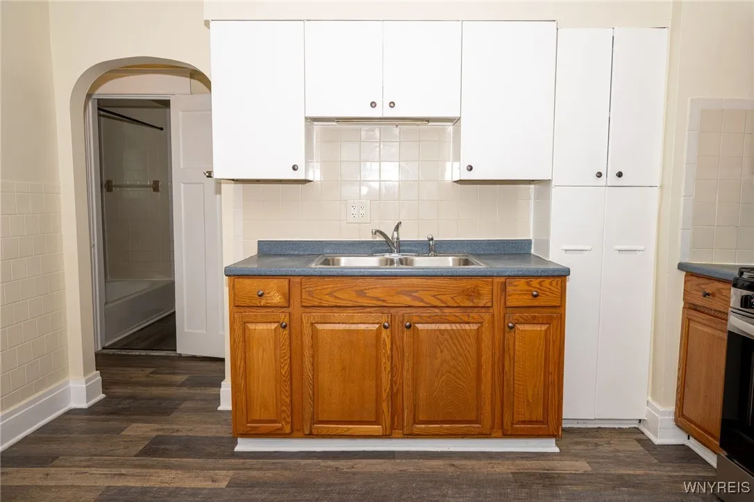 2363 Niagara Street, Buffalo, New York 14207, Buffalo, New York 14207, 7 Bedrooms Bedrooms, ,3 BathroomsBathrooms,Residential,For Sale,2363 Niagara Street, Buffalo, New York 14207,B1621680