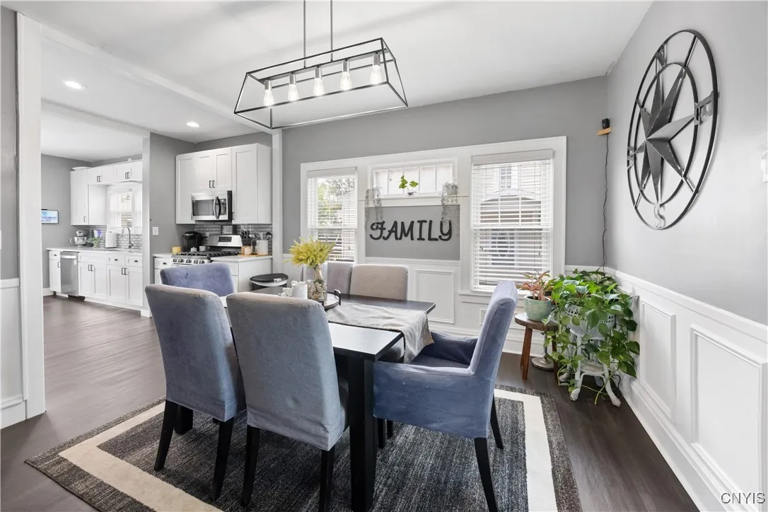 Eat-in Kitchen