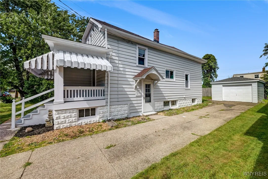 185 North Pleasant Parkway, Cheektowaga, New York, Cheektowaga, New York 14206, 4 Bedrooms Bedrooms, 9 Rooms Rooms,1 BathroomBathrooms,Residential,For Sale,185 North Pleasant Parkway, Cheektowaga, New York ,B1621750