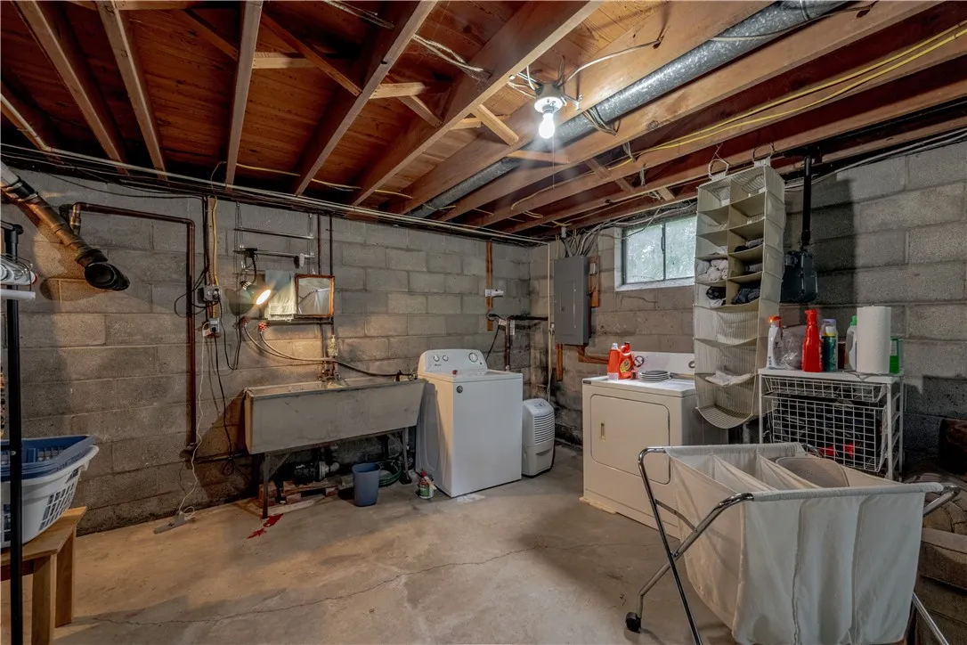 2412 Spencerport Road, Ogden, New York 14559, Ogden, New York 14559, 4 Bedrooms Bedrooms, 7 Rooms Rooms,1 BathroomBathrooms,Residential,For Sale,2412 Spencerport Road, Ogden, New York 14559,R1621841