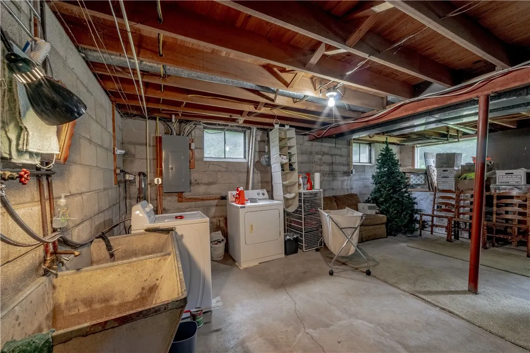 2412 Spencerport Road, Ogden, New York 14559, Ogden, New York 14559, 4 Bedrooms Bedrooms, 7 Rooms Rooms,1 BathroomBathrooms,Residential,For Sale,2412 Spencerport Road, Ogden, New York 14559,R1621841