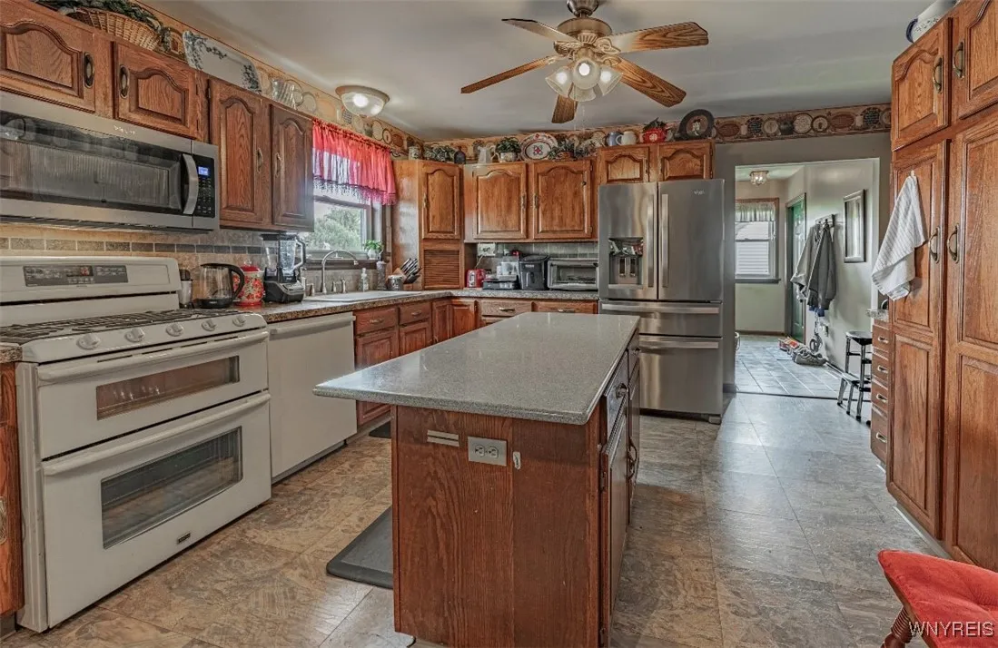 5650 Keck Road, Lockport Town, New York 14094, Lockport Town, New York 14094, 3 Bedrooms Bedrooms, 11 Rooms Rooms,2 BathroomsBathrooms,Residential,Closed,5650 Keck Road, Lockport Town, New York 14094,0,B1621168