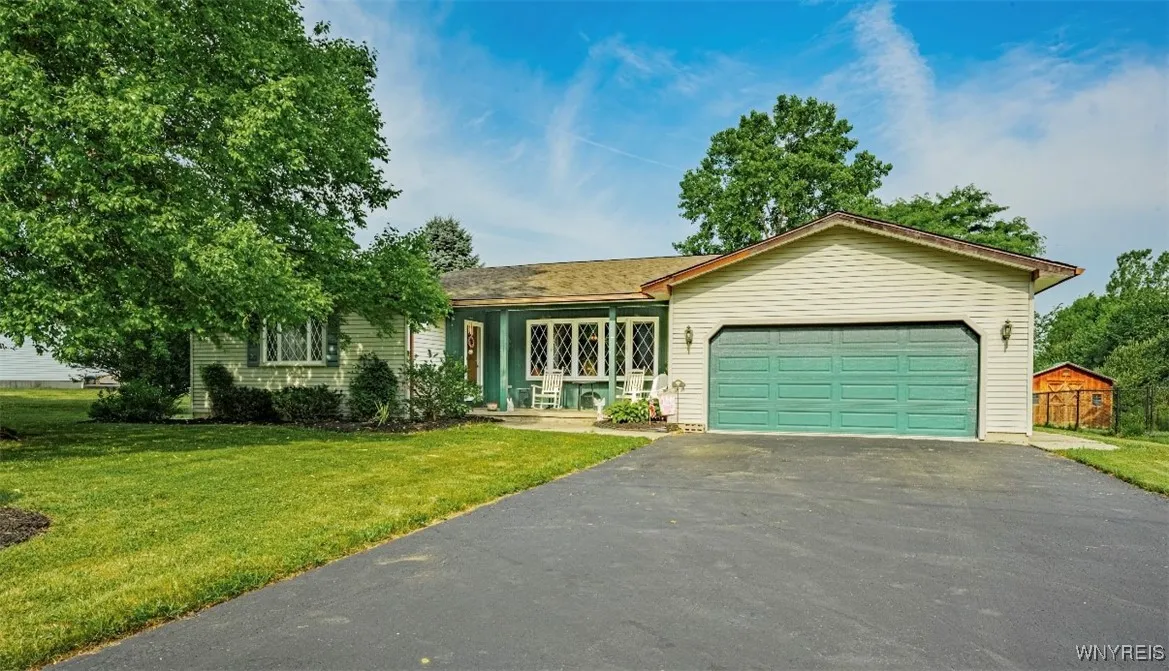 5650 Keck Road, Lockport Town, New York 14094, Lockport Town, New York 14094, 3 Bedrooms Bedrooms, 11 Rooms Rooms,2 BathroomsBathrooms,Residential,Closed,5650 Keck Road, Lockport Town, New York 14094,0,B1621168