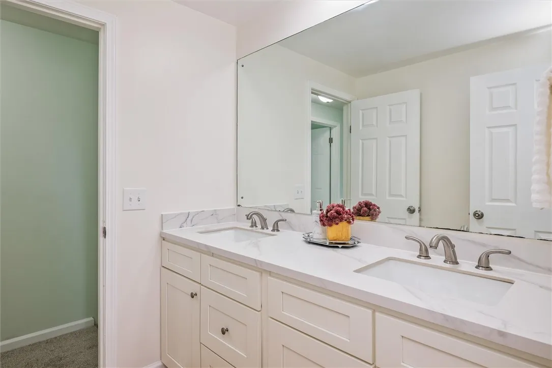 42 Twin Circle Drive, Gates, New York 14624, Gates, New York 14624, 4 Bedrooms Bedrooms, 4 Rooms Rooms,2 BathroomsBathrooms,Residential,Closed,42 Twin Circle Drive, Gates, New York 14624,0,R1621481