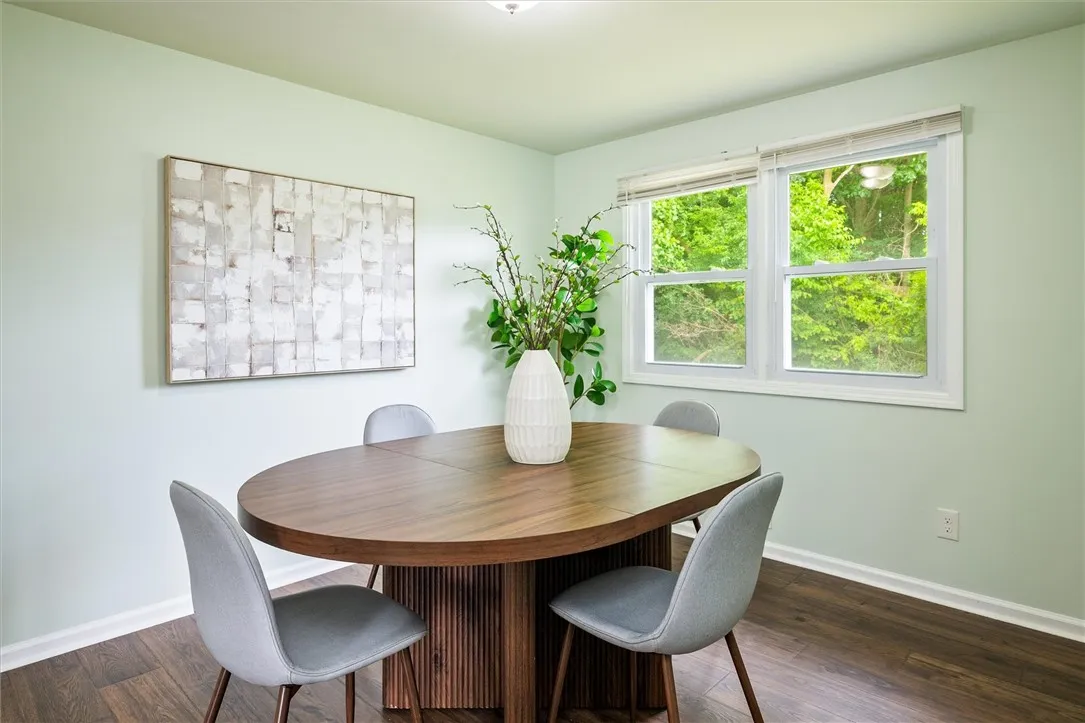 42 Twin Circle Drive, Gates, New York 14624, Gates, New York 14624, 4 Bedrooms Bedrooms, 4 Rooms Rooms,2 BathroomsBathrooms,Residential,Closed,42 Twin Circle Drive, Gates, New York 14624,0,R1621481