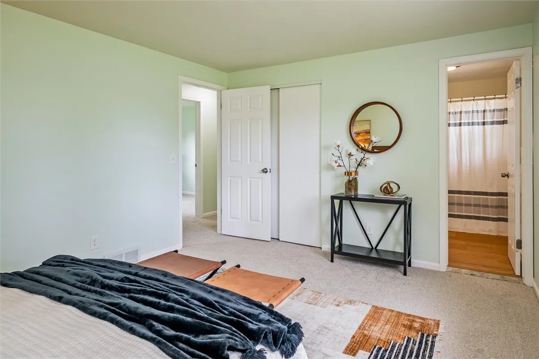 42 Twin Circle Drive, Gates, New York 14624, Gates, New York 14624, 4 Bedrooms Bedrooms, 4 Rooms Rooms,2 BathroomsBathrooms,Residential,Closed,42 Twin Circle Drive, Gates, New York 14624,0,R1621481