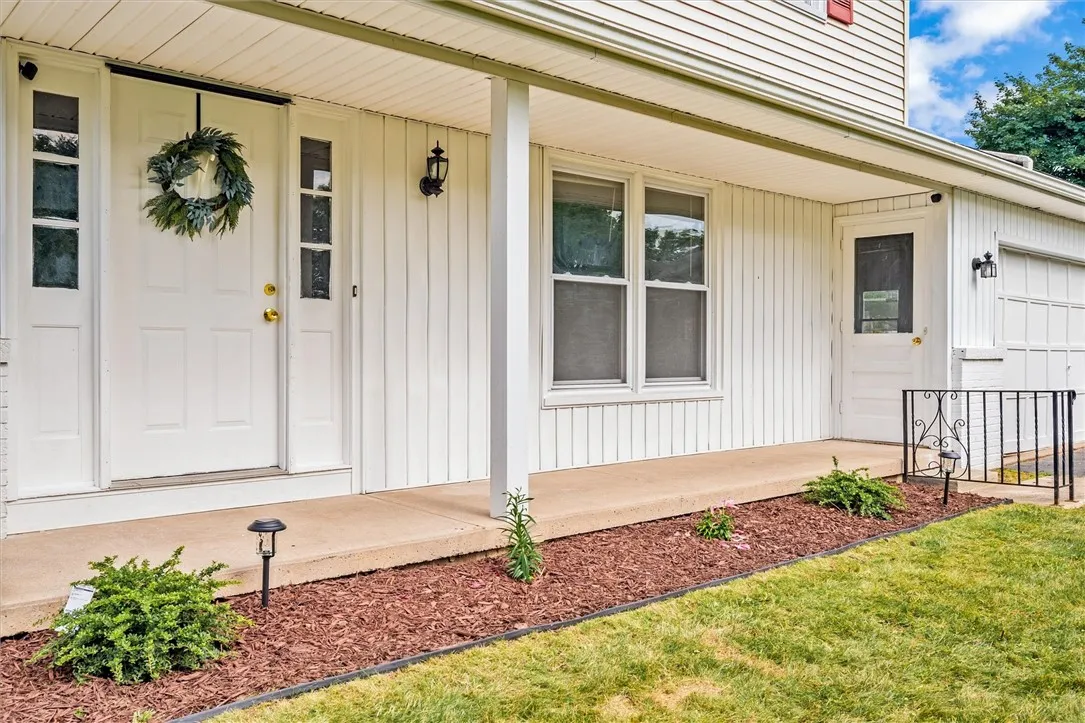 42 Twin Circle Drive, Gates, New York 14624, Gates, New York 14624, 4 Bedrooms Bedrooms, 4 Rooms Rooms,2 BathroomsBathrooms,Residential,Closed,42 Twin Circle Drive, Gates, New York 14624,0,R1621481