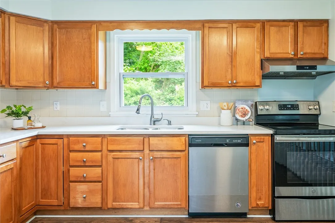 42 Twin Circle Drive, Gates, New York 14624, Gates, New York 14624, 4 Bedrooms Bedrooms, 4 Rooms Rooms,2 BathroomsBathrooms,Residential,Closed,42 Twin Circle Drive, Gates, New York 14624,0,R1621481