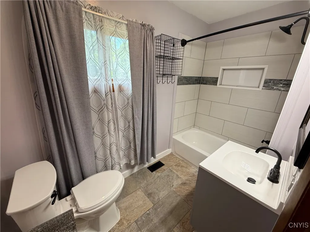 90 East Court Street, Cortland, New York 13045, Cortland, New York 13045, 4 Bedrooms Bedrooms, 8 Rooms Rooms,1 BathroomBathrooms,Residential,Closed,90 East Court Street, Cortland, New York 13045,0,S1621711