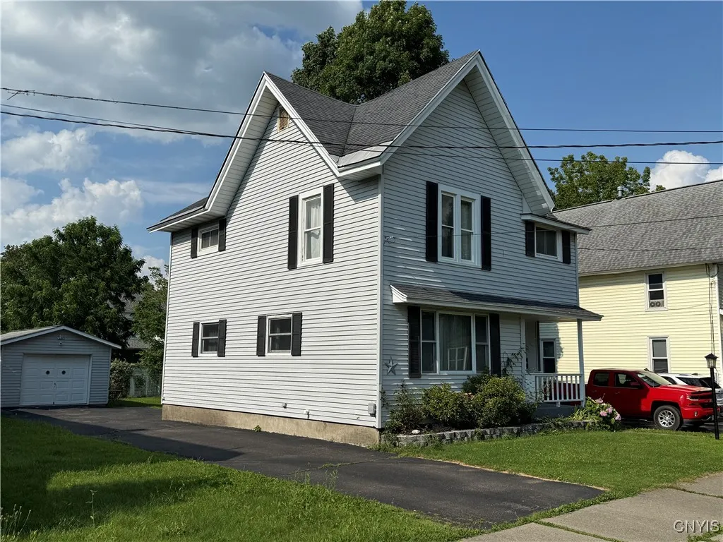 90 East Court Street, Cortland, New York 13045, Cortland, New York 13045, 4 Bedrooms Bedrooms, 8 Rooms Rooms,1 BathroomBathrooms,Residential,Closed,90 East Court Street, Cortland, New York 13045,0,S1621711