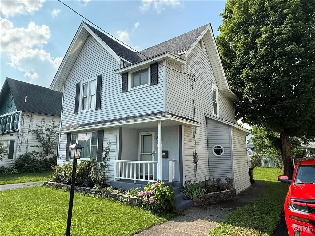 90 East Court Street, Cortland, New York 13045, Cortland, New York 13045, 4 Bedrooms Bedrooms, 8 Rooms Rooms,1 BathroomBathrooms,Residential,Closed,90 East Court Street, Cortland, New York 13045,0,S1621711