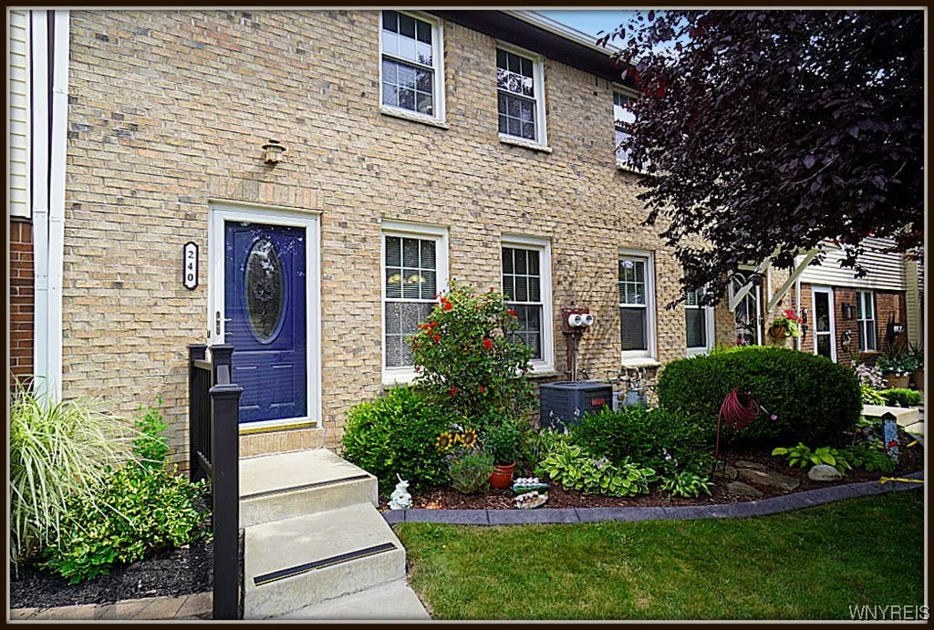 240 Stepping Stone Lane, Orchard Park, New York 14, Orchard Park, New York 14127, 2 Bedrooms Bedrooms, 5 Rooms Rooms,1 BathroomBathrooms,Residential,For Sale,240 Stepping Stone Lane, Orchard Park, New York 14,B1621350