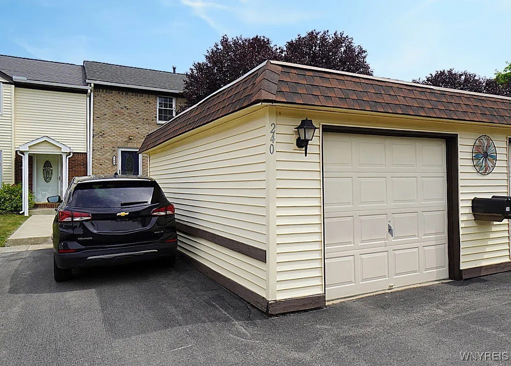 240 Stepping Stone Lane, Orchard Park, New York 14, Orchard Park, New York 14127, 2 Bedrooms Bedrooms, 5 Rooms Rooms,1 BathroomBathrooms,Residential,For Sale,240 Stepping Stone Lane, Orchard Park, New York 14,B1621350