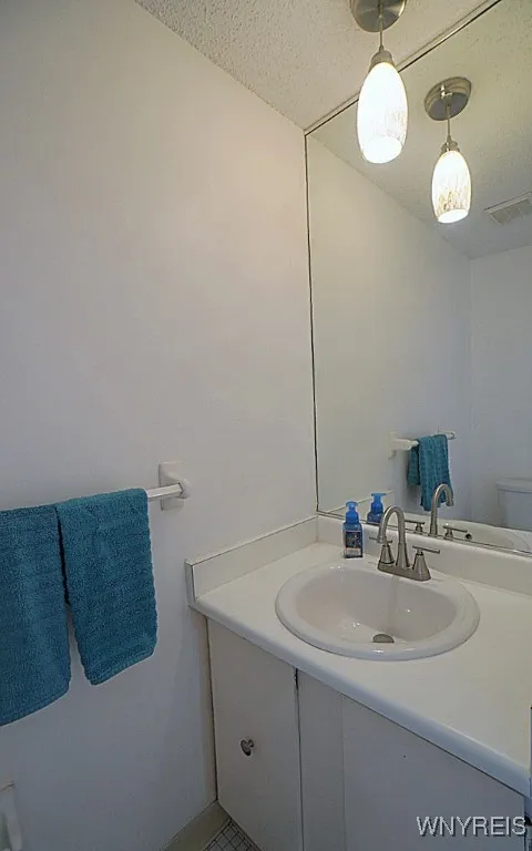 240 Stepping Stone Lane, Orchard Park, New York 14, Orchard Park, New York 14127, 2 Bedrooms Bedrooms, 5 Rooms Rooms,1 BathroomBathrooms,Residential,For Sale,240 Stepping Stone Lane, Orchard Park, New York 14,B1621350
