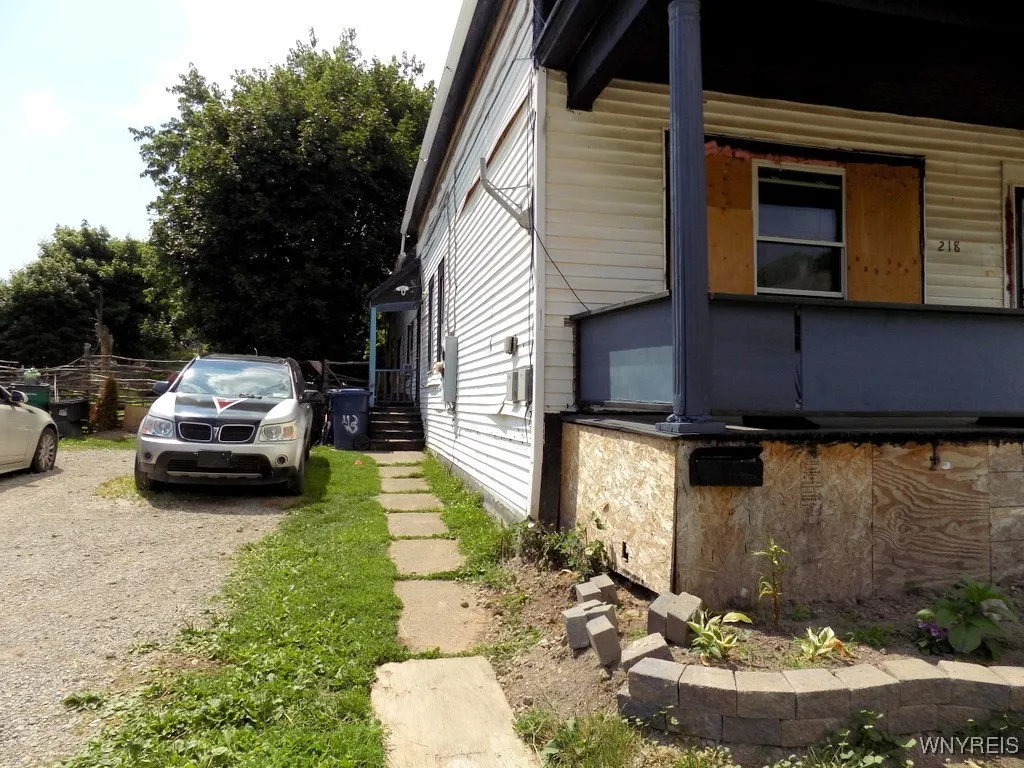 218 Strauss Street, Buffalo, New York 14211, Buffalo, New York 14211, 3 Bedrooms Bedrooms, ,2 BathroomsBathrooms,Residential,For Sale,218 Strauss Street, Buffalo, New York 14211,B1620995