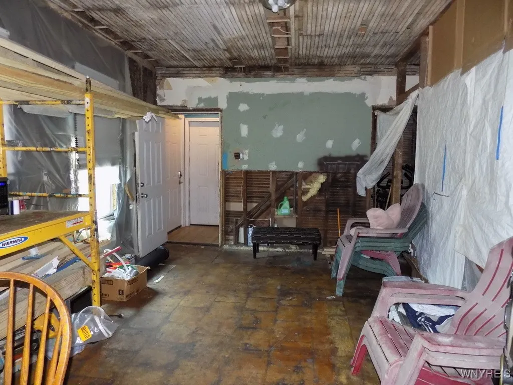 218 Strauss Street, Buffalo, New York 14211, Buffalo, New York 14211, 3 Bedrooms Bedrooms, ,2 BathroomsBathrooms,Residential,For Sale,218 Strauss Street, Buffalo, New York 14211,B1620995