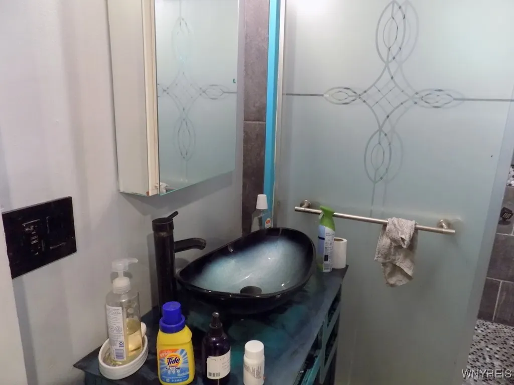 218 Strauss Street, Buffalo, New York 14211, Buffalo, New York 14211, 3 Bedrooms Bedrooms, ,2 BathroomsBathrooms,Residential,For Sale,218 Strauss Street, Buffalo, New York 14211,B1620995