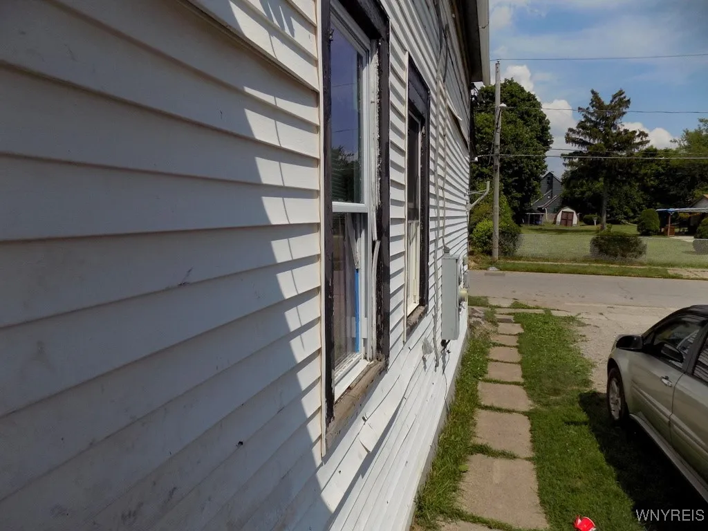 218 Strauss Street, Buffalo, New York 14211, Buffalo, New York 14211, 3 Bedrooms Bedrooms, ,2 BathroomsBathrooms,Residential,For Sale,218 Strauss Street, Buffalo, New York 14211,B1620995