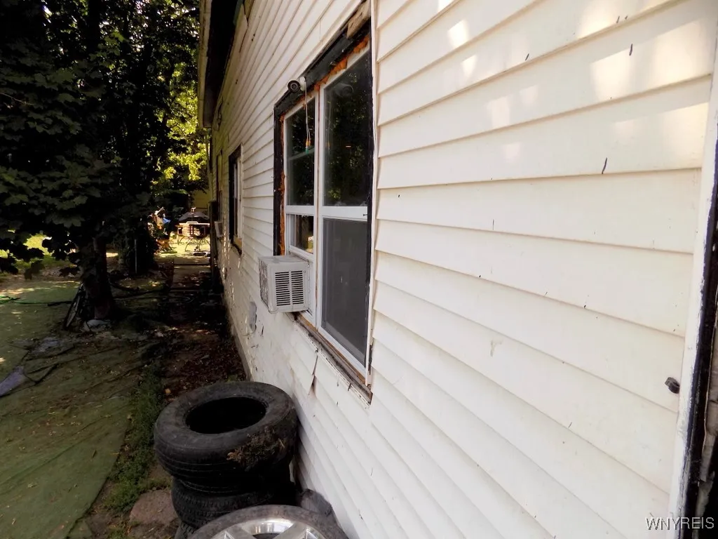 218 Strauss Street, Buffalo, New York 14211, Buffalo, New York 14211, 3 Bedrooms Bedrooms, ,2 BathroomsBathrooms,Residential,For Sale,218 Strauss Street, Buffalo, New York 14211,B1620995
