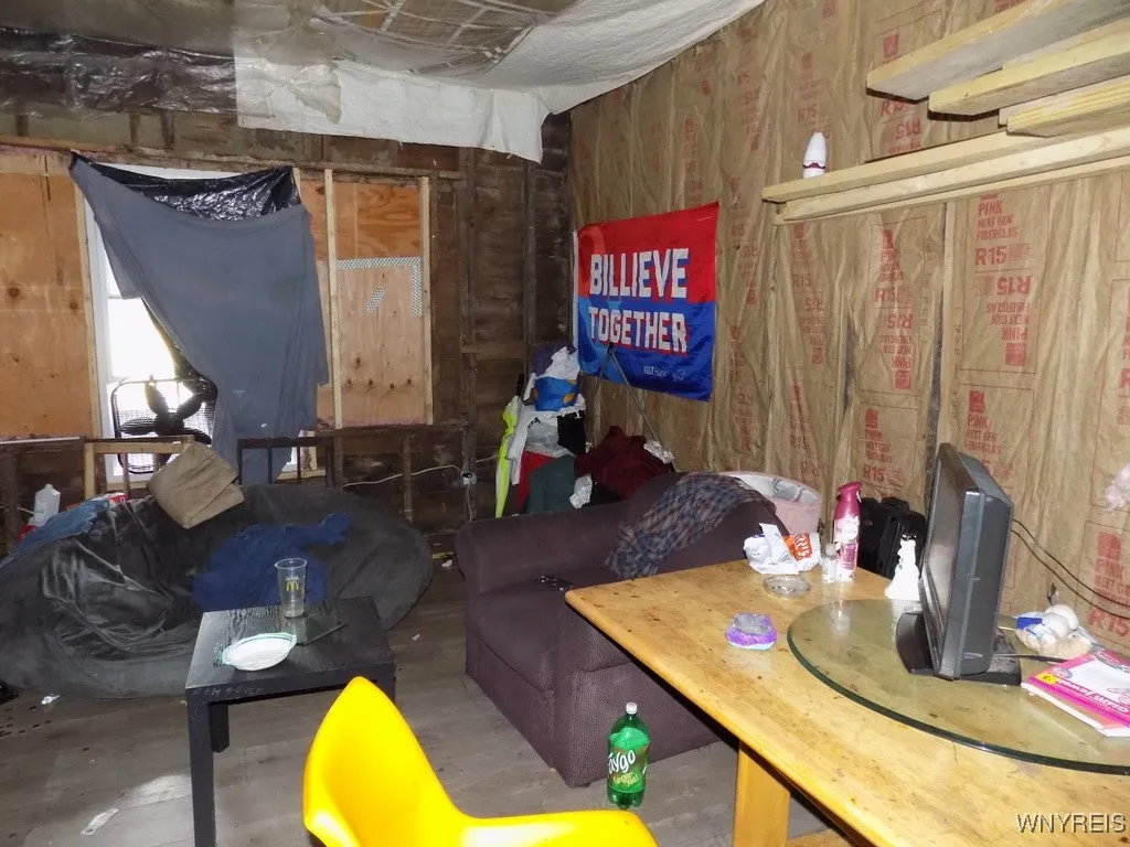218 Strauss Street, Buffalo, New York 14211, Buffalo, New York 14211, 3 Bedrooms Bedrooms, ,2 BathroomsBathrooms,Residential,For Sale,218 Strauss Street, Buffalo, New York 14211,B1620995