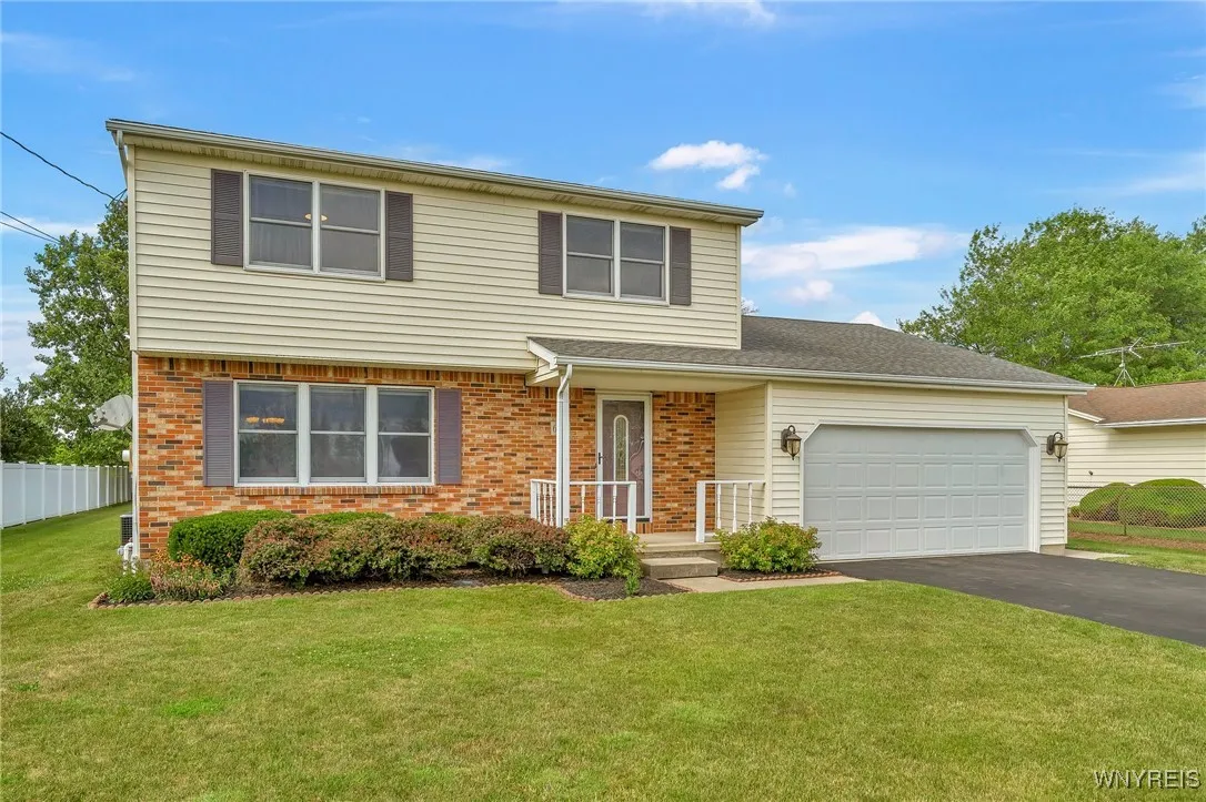 6103 Reger Drive, Lockport Town, New York 14094, Lockport Town, New York 14094, 3 Bedrooms Bedrooms, 7 Rooms Rooms,1 BathroomBathrooms,Residential,For Sale,6103 Reger Drive, Lockport Town, New York 14094,B1621915