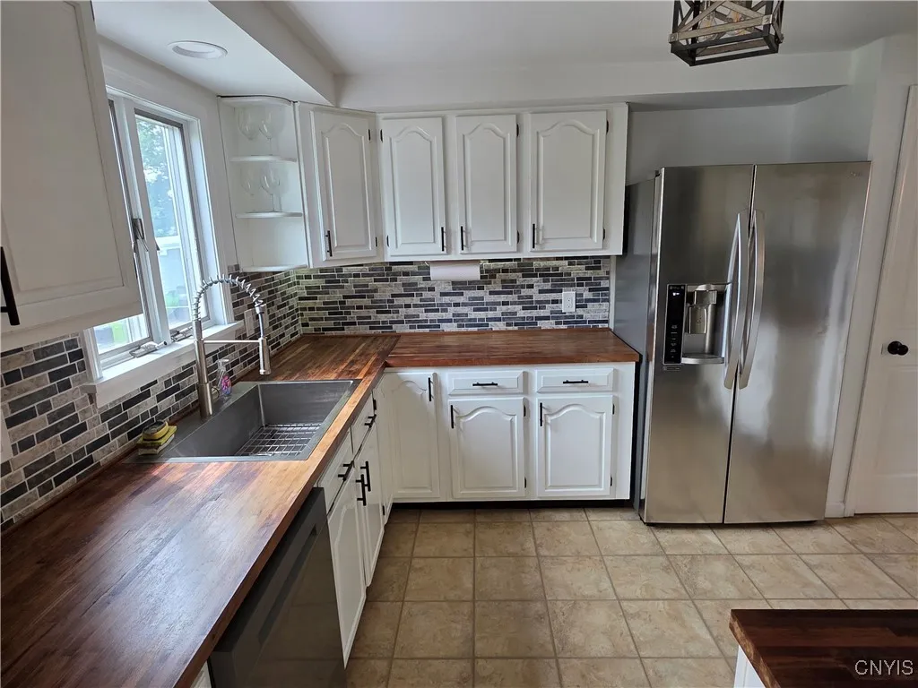 3978 Thrush Lane, Clay, New York 13090, Clay, New York 13090, 3 Bedrooms Bedrooms, 7 Rooms Rooms,1 BathroomBathrooms,Residential,For Sale,3978 Thrush Lane, Clay, New York 13090,S1622023